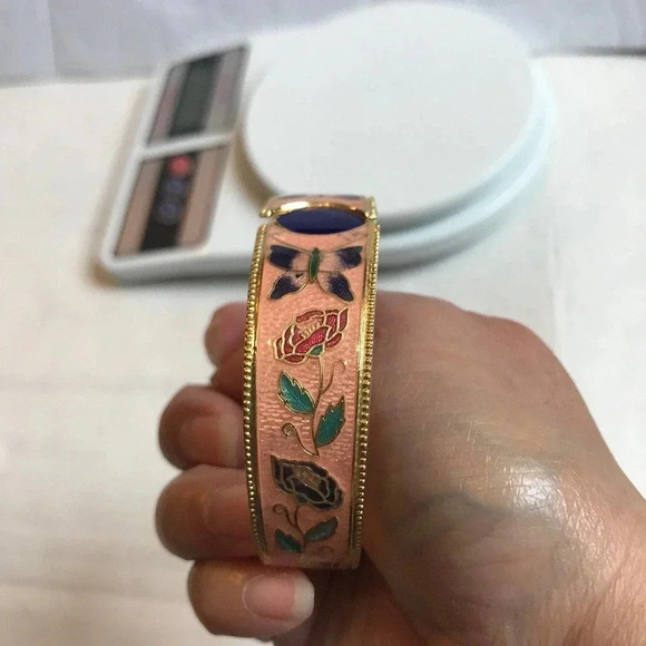 Beautiful vintage Butterfly and flowers Bracelet - Picture 7 of 8